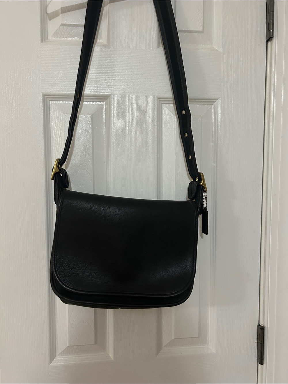Vintage Coach black leather crossbody/shoulder